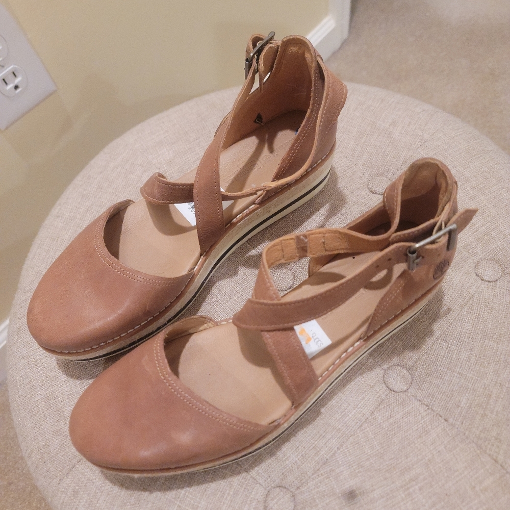 Timberland Brown Leather Mules with Criss-Cross Straps - Picture 7 of 7